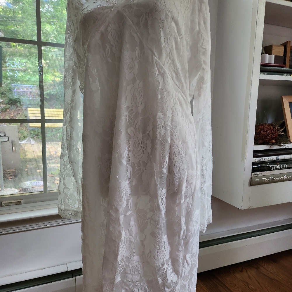 Lace dress. Long sleeve. Short. - Picture 12 of 13